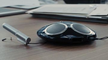 The JBL meeting on the desk of M (Judi Dench) in Skyfall