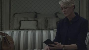 The Phone One Plus 2 of Claire Underwood (Robin Wright) in House of Cards