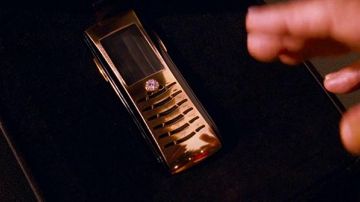 The Samsung cell phone gold of Terry Benedict (Andy Garcia) in Ocean's Thirteen