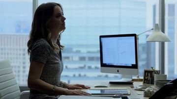 The iMac computer from Apple in the series Iron Fist S01E03