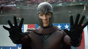 La réplique du casque de Magneto (Michael Fassbender) dans X-Men : Days of Futur Past
