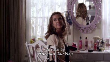 Hanna Marin's (Ashley Benson) Victoria's Secret fragancia en Pretty Little Liars S04E15