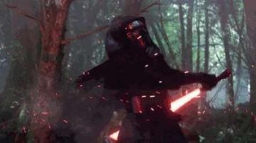La boucle de ceinture de Kylo Ren (Adam Driver) dans Star Wars VII : le réveil de la Force