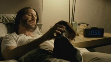 Le radio réveil digital de Keanu Reeves dans John Wick