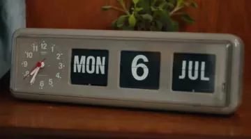 The radio calendar clock Dev (Aziz Ansari) in " Master Of None