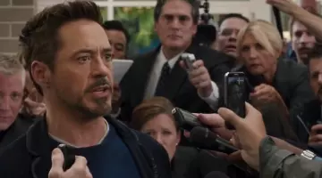 El smartphone Alcatel de un periodista en Iron Man 3