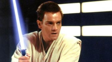 The replica of the lightsaber Obi-Wan Kenobi (Ewan McGregor) in Star Wars I : The phantom menace