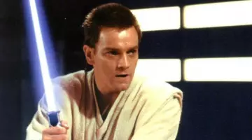 La réplique du sabre laser de Obi-Wan Kenobi (Ewan McGregor) dans Star Wars I : La menace fantôme