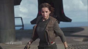 The badge of Jyn Erso (Felicity Jones) in Rogue One : A star wars story