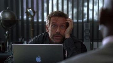 L'ordinateur Apple MacBook de Dr House (Hugh Laurie) dans Doctor House S03E09