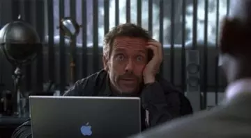 The Apple computer MacBook of Dr House (Hugh Laurie) Doctor House S03E09