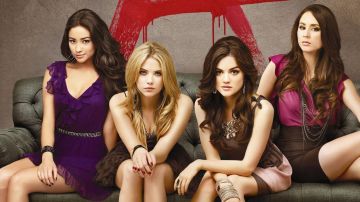 The purple dress of Emily Fields (Shay Mitchell) in Pretty Little Liars