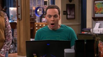 The Dell computer Alienware of Sheldon Cooper (Jim Parsons) in The Big Bang Theory S09E19