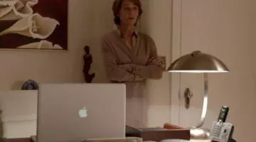 L'ordinateur portable Apple Macbook du Dr Evelyn Vogel (Charlotte Rampling) dans Dexter