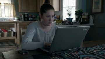 L'ordinateur portable Acer de Debbie Gallagher (Emma Kenney) dans Shameless US S06E07