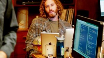 The ipad air Erlich Bachman (T. J. Miller) in Silicon Valley