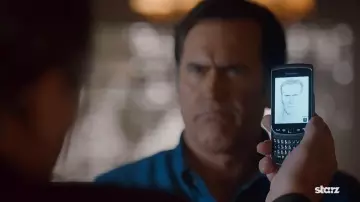 The Blackberry Torch 9800 in Ash vs Evil Dead S01E06