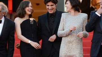 The strapless gown of Marion Cotillard on the red carpet during the Cannes film Festival