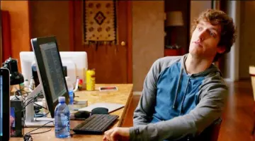 L'or­di­na­teur de Ri­chard Hen­driks (Tho­mas Midd­le­ditch) dans Si­li­con Val­ley