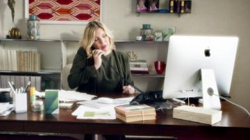 The computer of Mallory (Brooklyn Decker) in Grace and Frankie