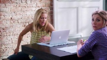 The laptop of Jesse (Kate Hudson) in Happy mother's day