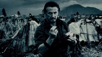 The Nikon camera of Sean O'connell (Sean Penn) in "The dream Life of Walter Mitty"