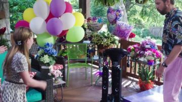 The machine Karaoke Bradley (Jason Sudeikis) in Happy mother's day #fetedesmeres