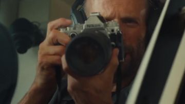 The Nikon camera grey and black Arthur Bishop (Jason Statham) in "Mechanic: Resurrection"