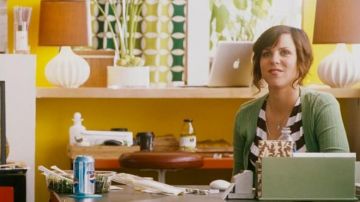 The laptop Hailey (Sarah Burns) in I love you , Man