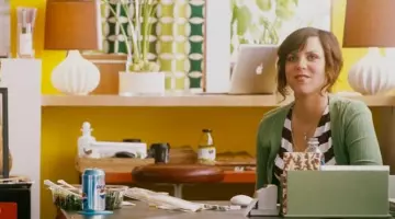 The laptop Hailey (Sarah Burns) in I love you , Man