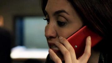 Le téléphone portable de Samar Navabi (Mozhan Marno) dans Blacklist
