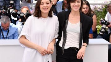Túnica blanca Y/Project de Marion Cotillard en el Festival de Cannes