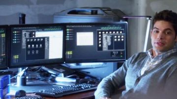 The computer screen of Winn Schott (Jeremy Jordan) in Supergirl