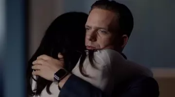 The watch connected to silver Apple of Mike Ross (Patrick J. Adams) in "Suits"