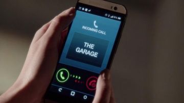 the mobile phone of Paige Dineen (Katharine McPhee) in Scorpio