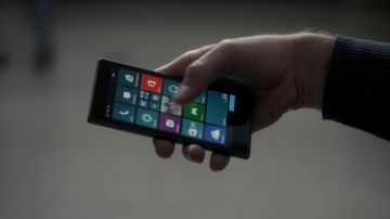 The smartphone Microsoft Windows seen in Ray Donovan