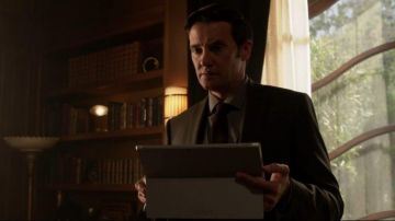 The Microsoft tablet-Surface view in Ray Donovan