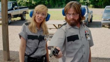 Le micro haut-parleur à distance de Kelly (Kristen Wiig) dans "Les cerveaux"