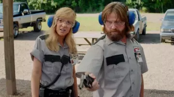 Le micro haut-parleur à distance de Kelly (Kristen Wiig) dans "Les cerveaux"