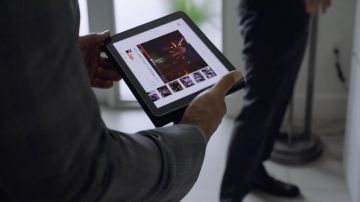 The digital tablet black Joe (Rob Corddry) in "Ballers"