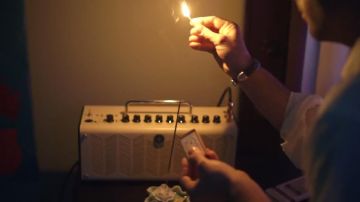 Amplifier Yamaha Kurt (Jason Schwartzman) in "white Night " between friends"