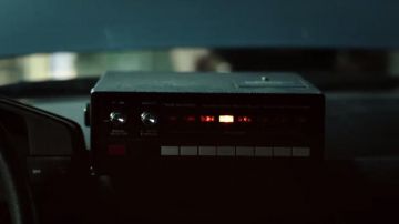 Radio RadioShack of Louis Bloom (Jake Gyllenhaal) in "Night call"