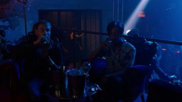 La bouteille de champagne Moët & Chandon de Wolfgang et Felix dans Sense8 S02E02