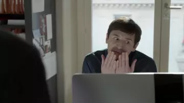 The screen of Apple computer of Hervé André-Jezack (Nicolas Maury) in Ten per cent S01E03