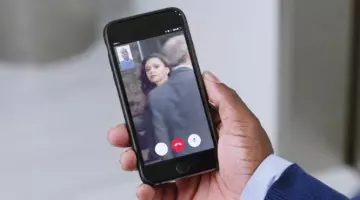 the mobile phone of Calvin Joyner (Kevin Hart) in Agents Almost Secret