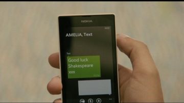 The phone Nokia Lumia seen in 100 Streets