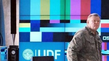 The speaker column seen in Edge of tomorrow