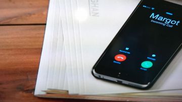 The mobile phone of Danny Youn (Jay Hayden) in The Catch