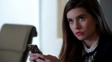 The mobile phone of Tessa Riley (Philippa Coulthard) in The catch