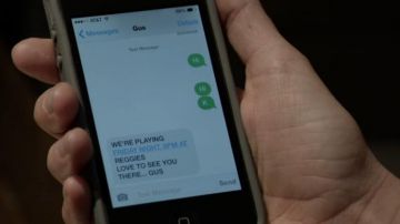 The phone laptop iPhone 5 seen in Shameless US S05E11